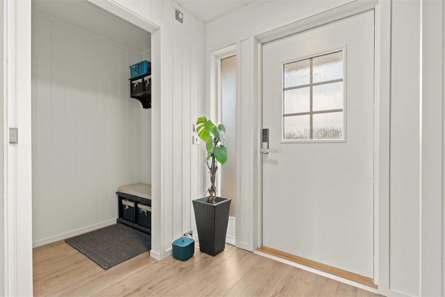 Ytterdøren fra 2011 er utstyrt med elektronisk kodelås.