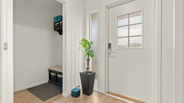 Ytterdøren fra 2011 er utstyrt med elektronisk kodelås.