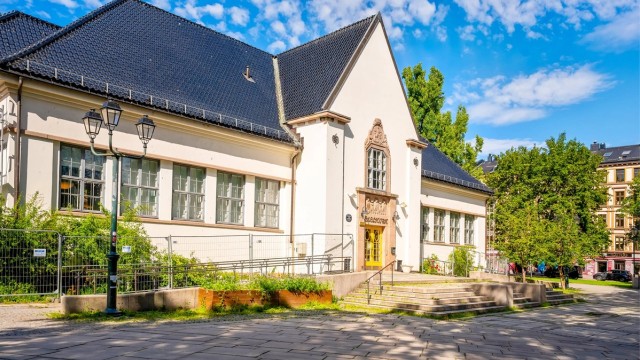 Nærbiblioteket Deichman avd. Grünerløkka, kun et par minutters gange fra leiligheten.