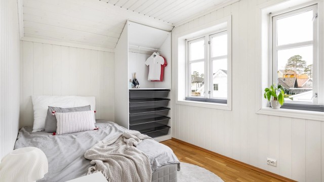 Dette soverommet på ca. 10 kvm. er skilt ut fra loftstuen.