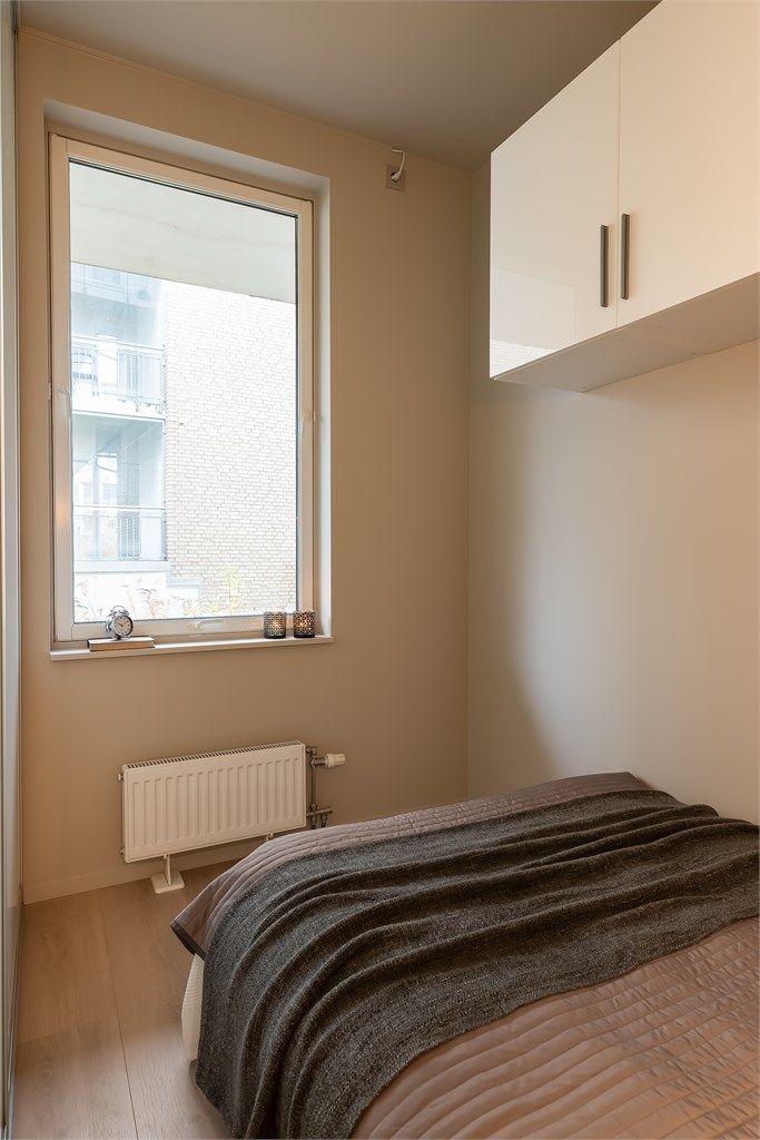 Alkoven har et areal på ca 4,5 kvm., og er adskilt med skyvedører