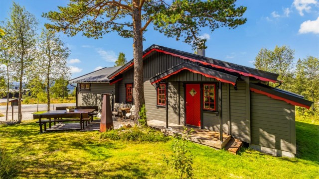 Flott familiehytte i et veletablert og rolig hyttefelt i Tuddal.