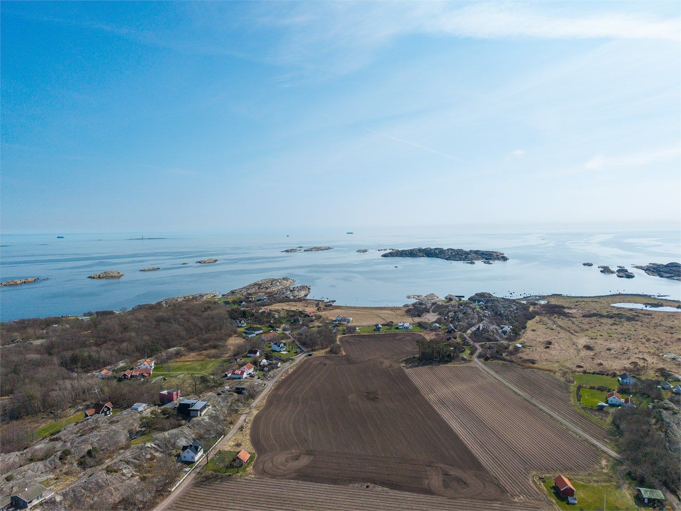 En beliggenhet som kombinerer ro og privatliv med nærhet til sommerparadiset Hvasser.