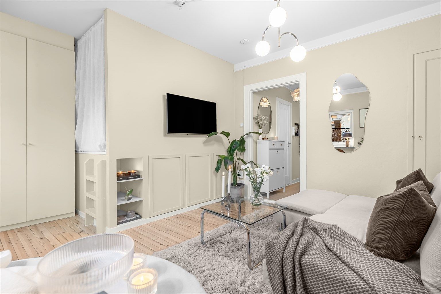 Leiligheten ligger særdeles attraktivt til på St. Hanshaugen, godt tilbaketrukket i et rolig og veletablert område, rett ved parken. Foto: Oh Shots.