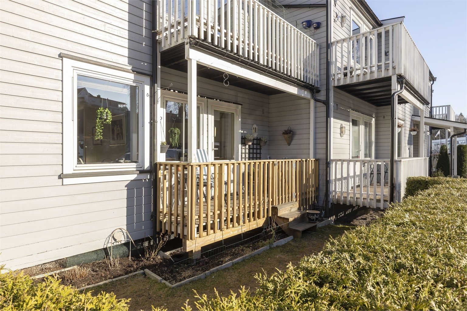 Leiligheten har enkel tilgang til en liten hagedel fra veranda. Foto: Danny Twang