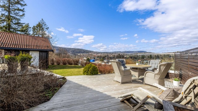 Mange flotte uteplasser med god utsikt og gode solforhold.