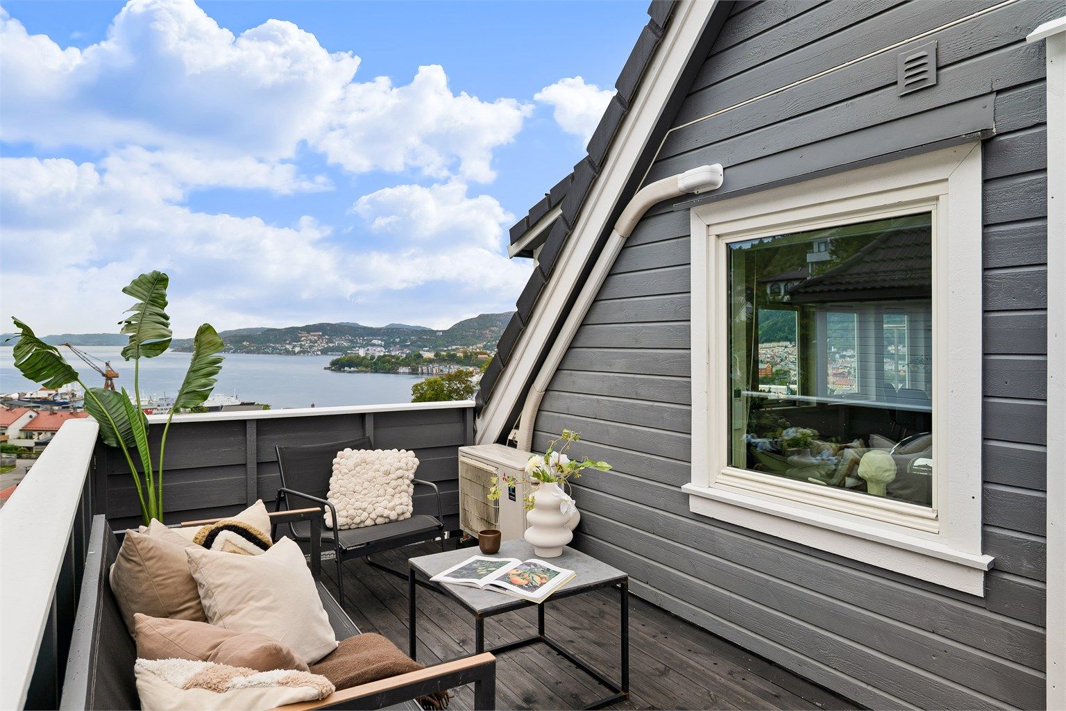 - En nydelig leilighet med fantastisk utsikt meget sentralt på Laksevåg -