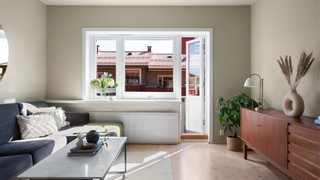 En gjennomgående og sjarmerende 2-roms toppleilighet med svært attraktiv beliggenhet. Foto: Christian Jacobsen v/ Studio Oslo.