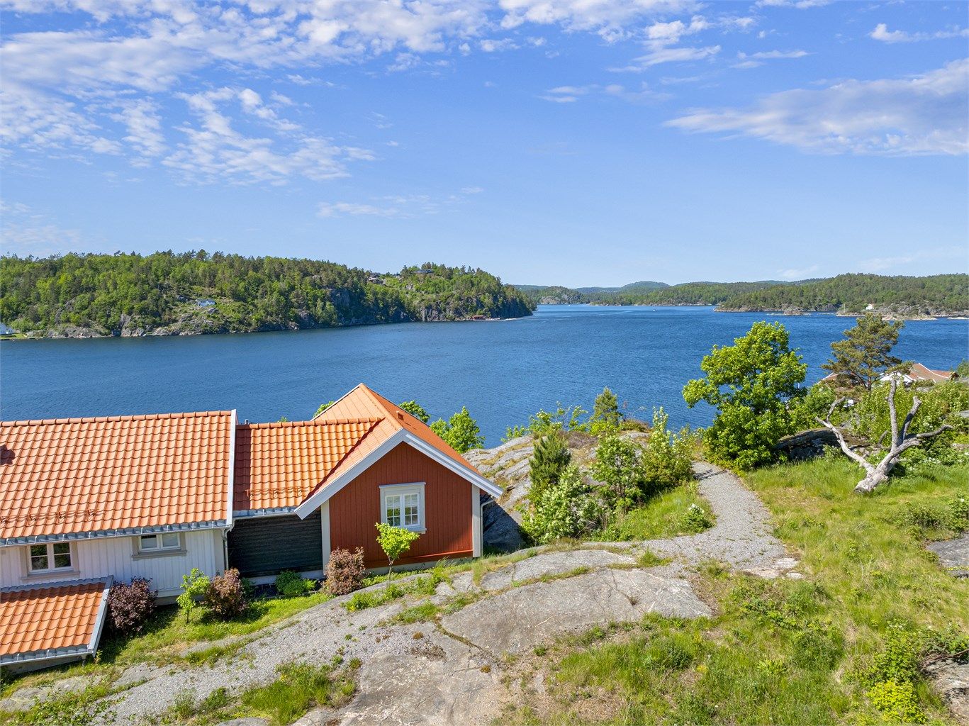 Her ligger alt til rette for å skape et hjem med umiddelbar nærhet til sjøen og Sørlandets skjærgård.
Foto: Hallvard Rimereit