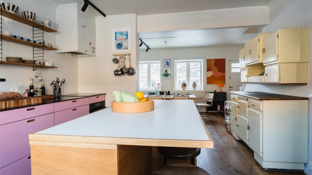 Åpne hyller fra String-systemet gir god og oversiktlig oppbevaringsplass.