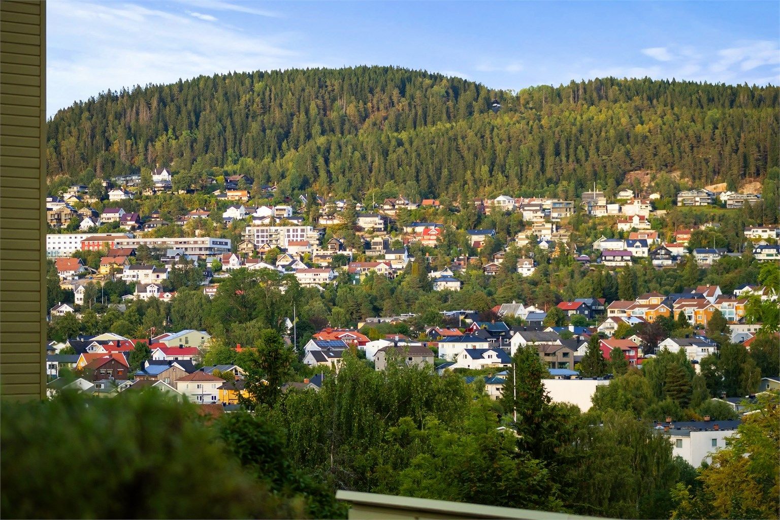 Beliggenhet med umiddelbar nærhet til Nordmarka og turstiene langs Akerselva.
Foto: [Fotograf eller fotofirma]