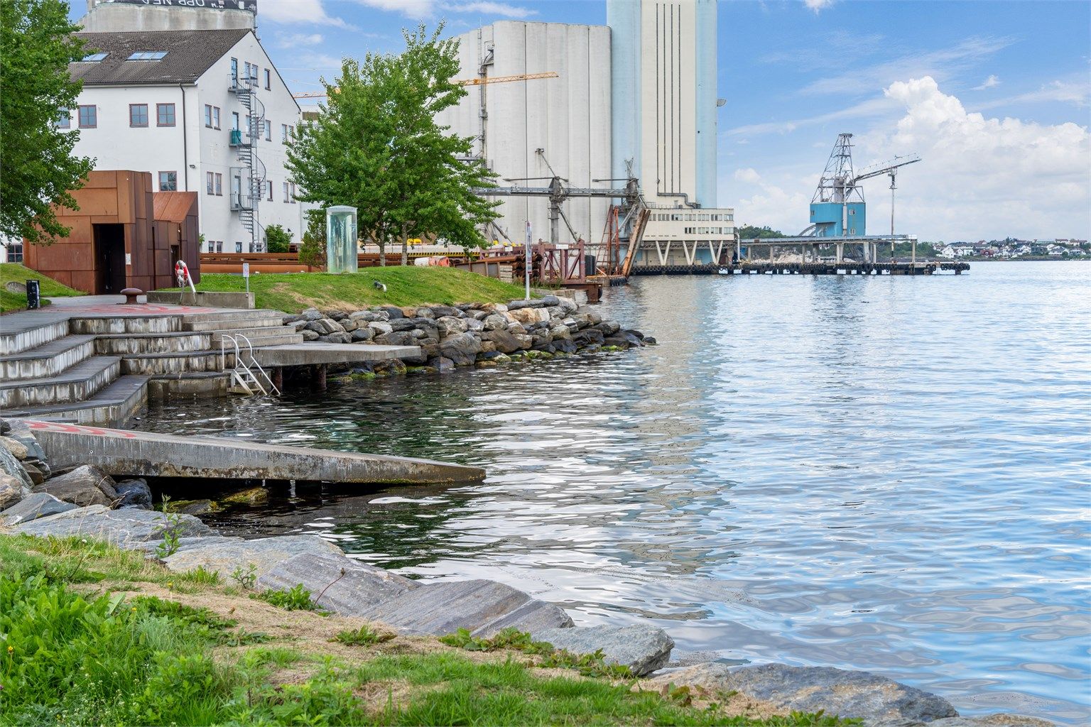 Badebrygge nedenfor Tou Scene.