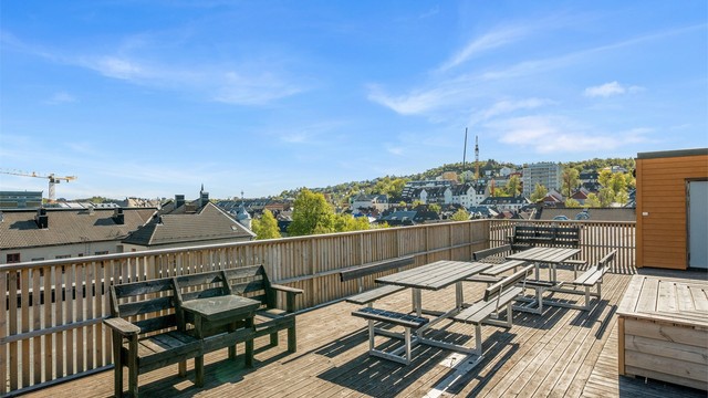 Sameiet har en felles takterrasse med svært gode solforhold og nydelig utsikt.