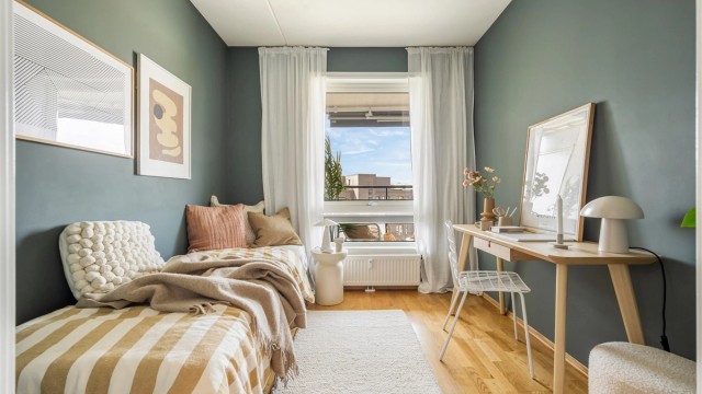 Leilighetens tredje soverom passer ypperlig som barnerom, gjesterom eller hjemmekontor.