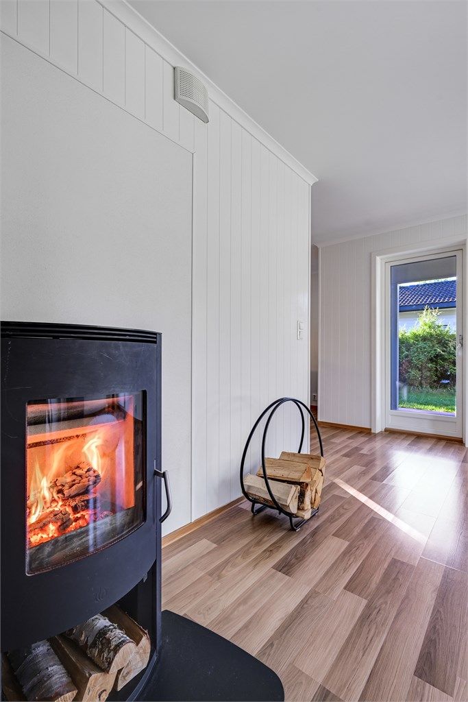  Her er det også peisovn som gir ekstra varme og hygge på kjøligere dager. 