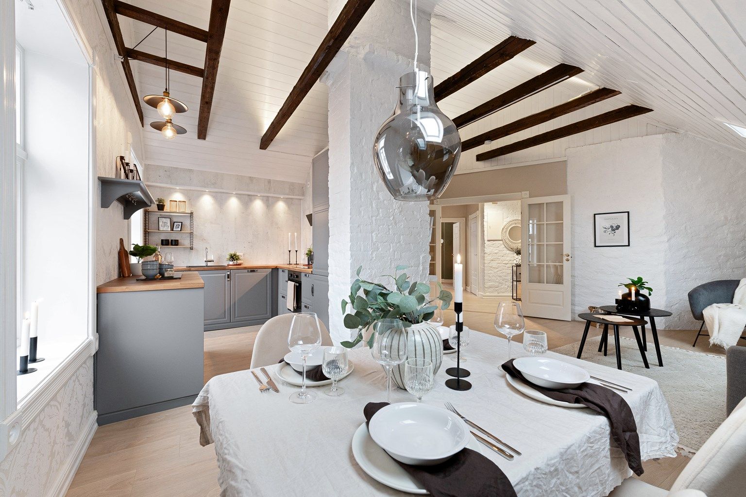 Krogsveen Sunnmøre v/Eiendomsmegler Elisabeth Skjold har gleden av å presentere en toppleilighet med sentral beliggenhet og utsikt beliggende i Brunholmgata 20