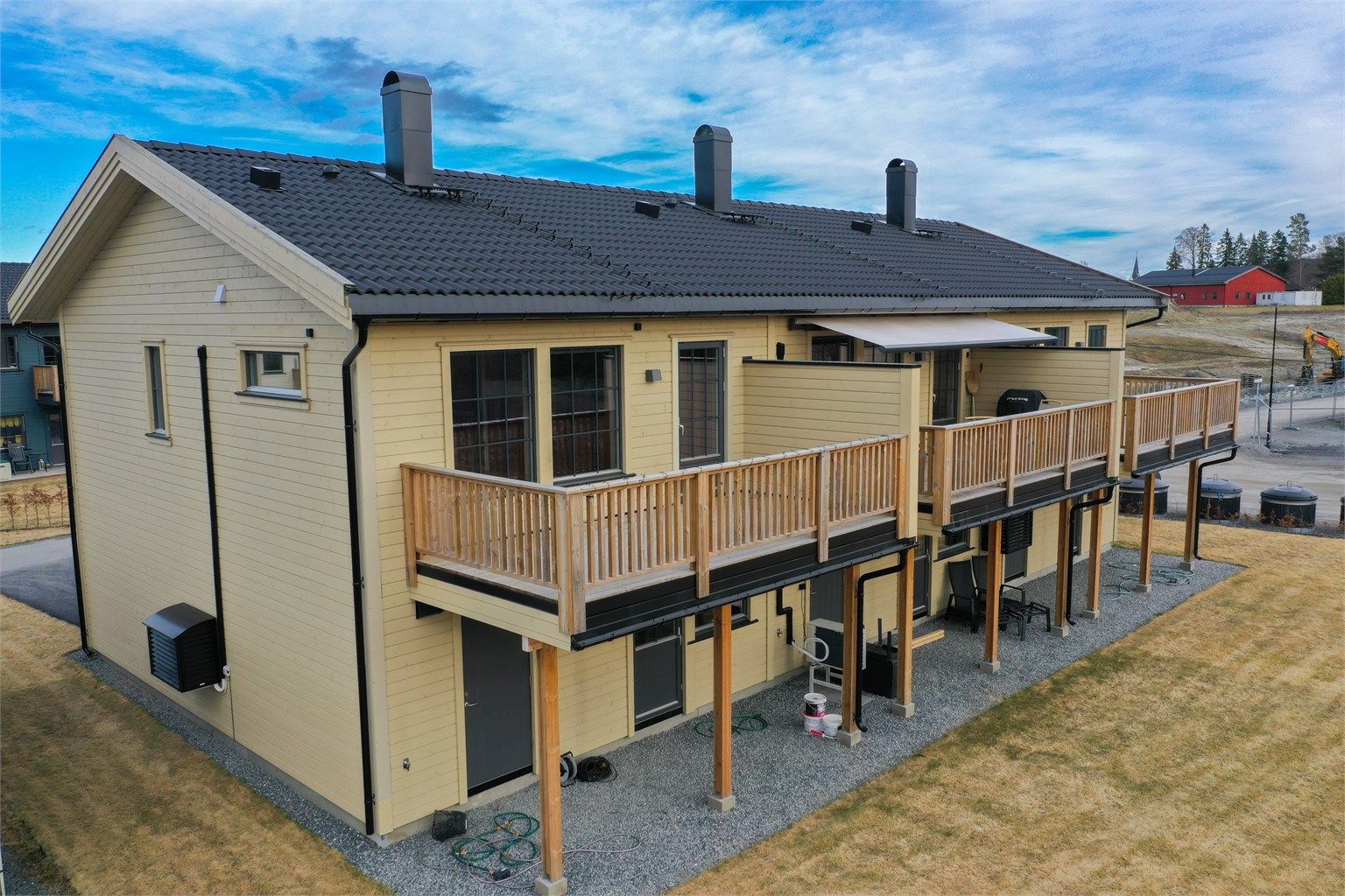 Verandaen er en herlig romforlengelse med god plass til utemøbler.