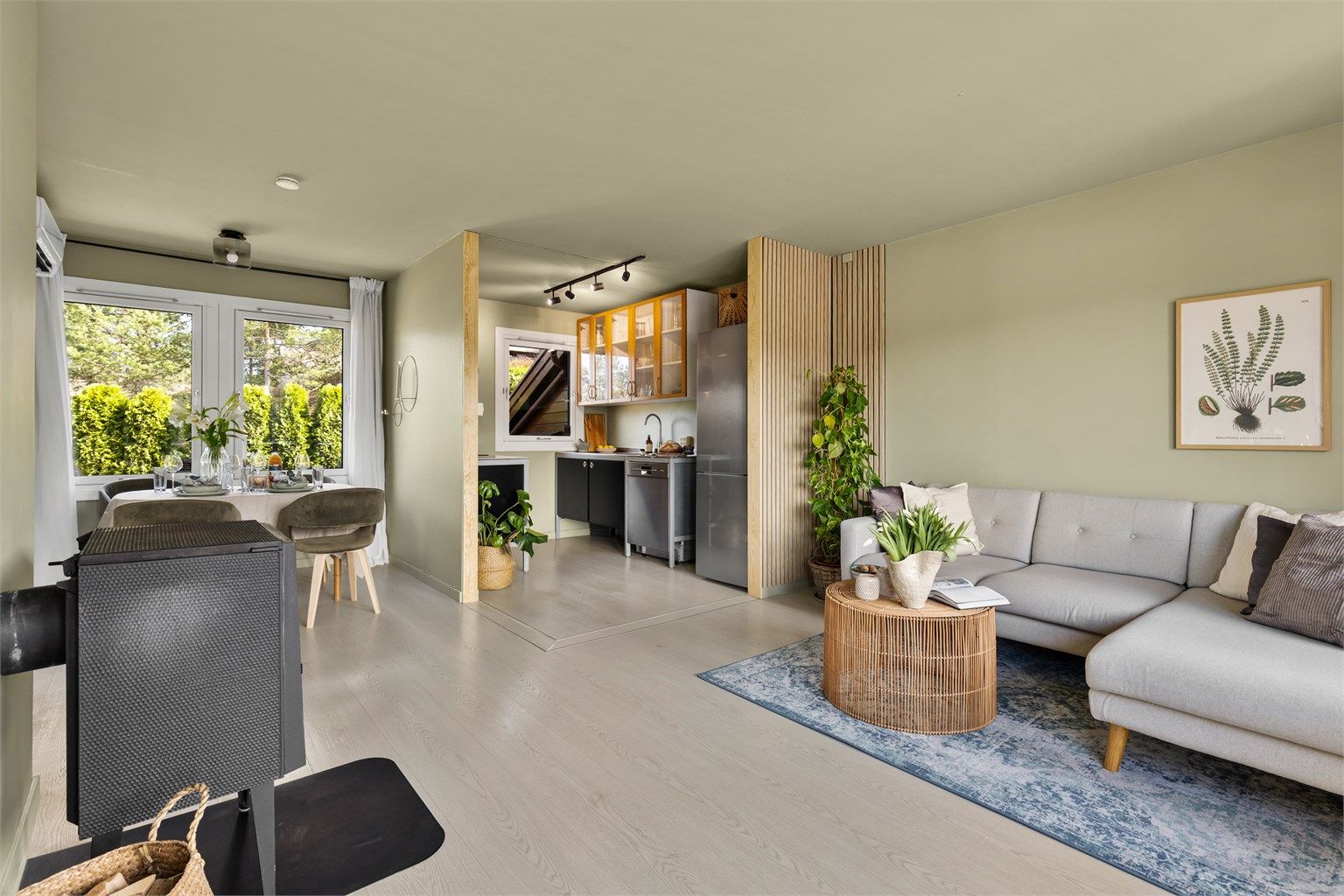 En romslig leilighet med god planløsning, moderne detaljer og solrike uteplasser.