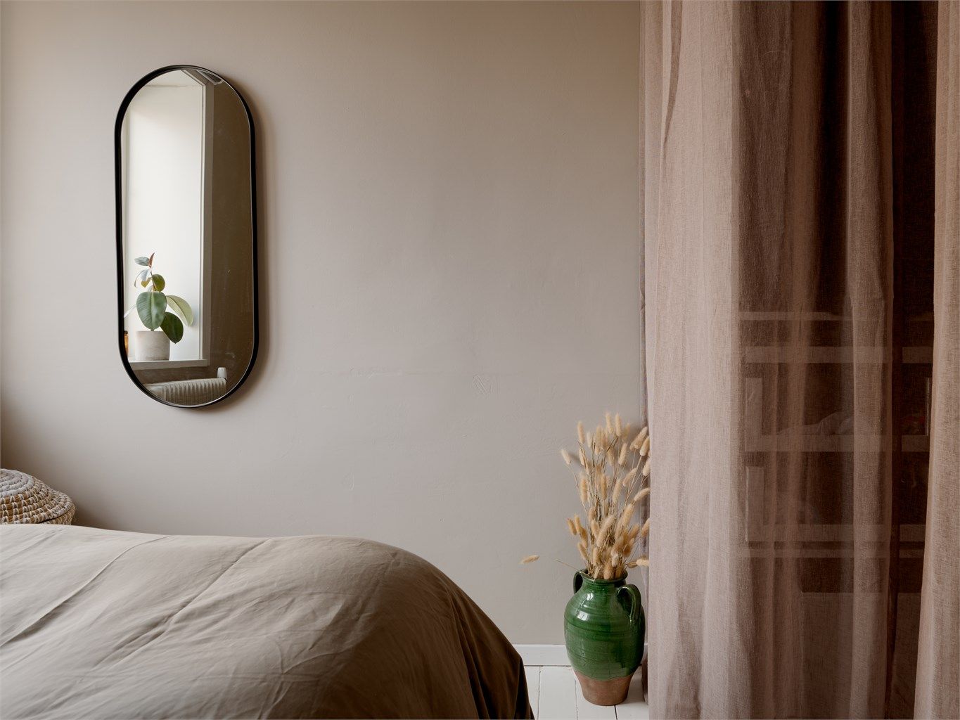 Soverommet er som tatt ut av et interiørmagasin; Nedtonet, avslappende og innbydende!