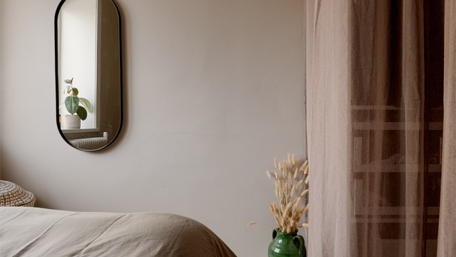 Soverommet er som tatt ut av et interiørmagasin; Nedtonet, avslappende og innbydende!