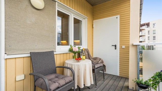 Det medfølger en innvendig bod i leiligheten samt to utvendige boder på svalgang og balkong.