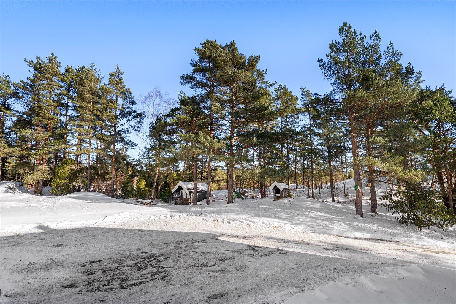 Lekeplass med gårdsplassen