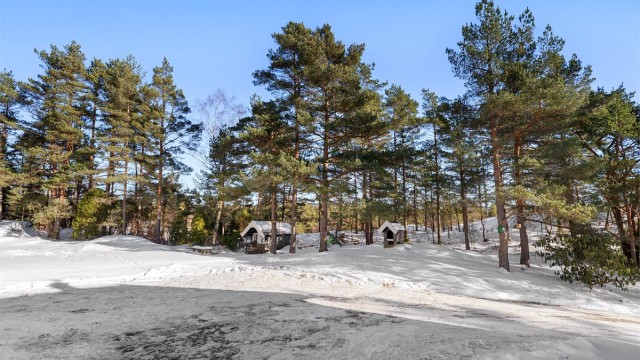 Lekeplass med gårdsplassen