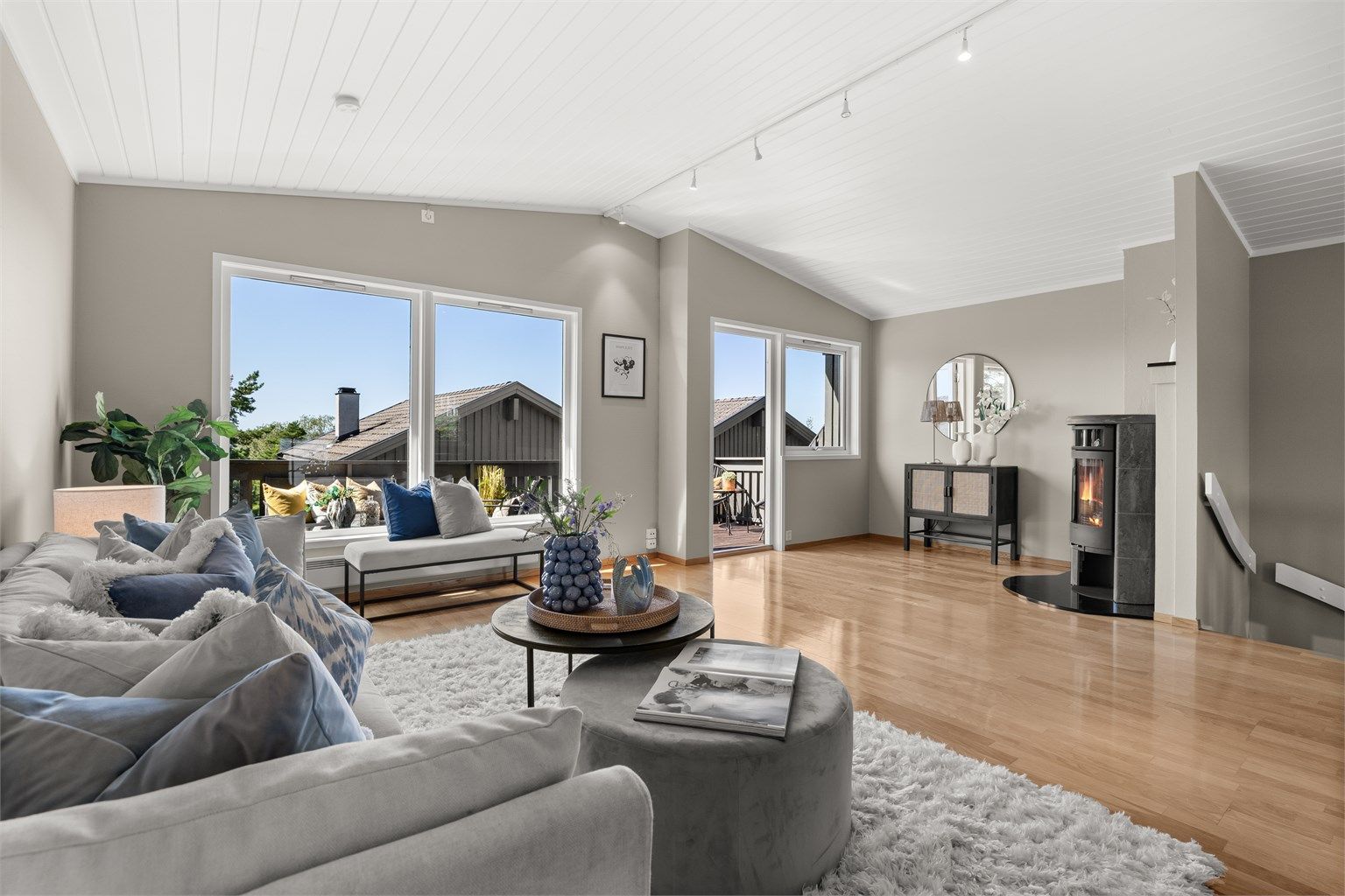 Den åpne løsningen gir god plass og flere innredningsmuligheter, og kan enkelt deles inn i ulike soner.