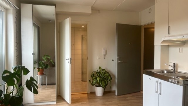 Velkommen til denne hyggelige hybelleiligheten i Midtveien 43!