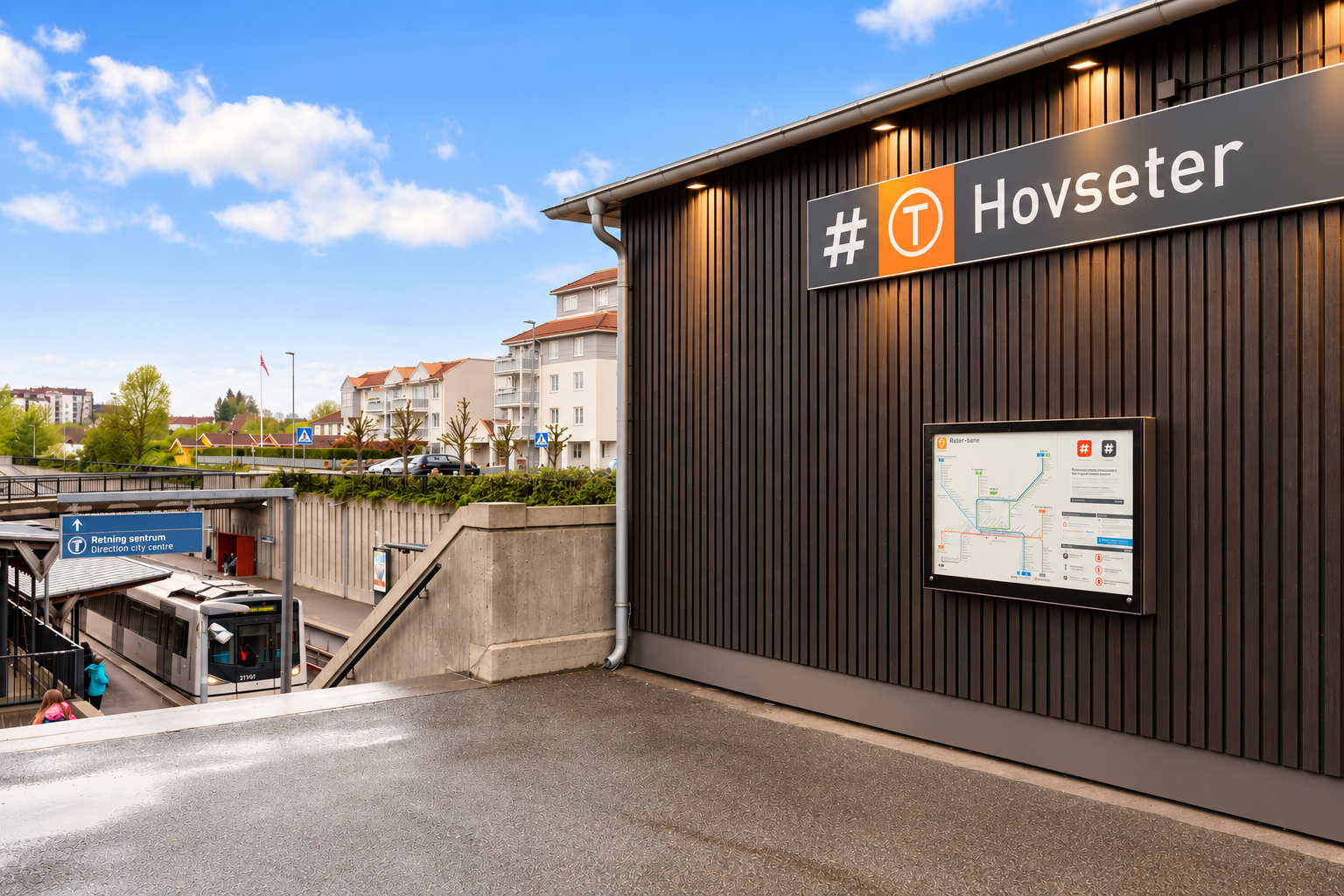 Det er en snarvei via sti på baksiden av aksjelaget til Hovseter T-bane.