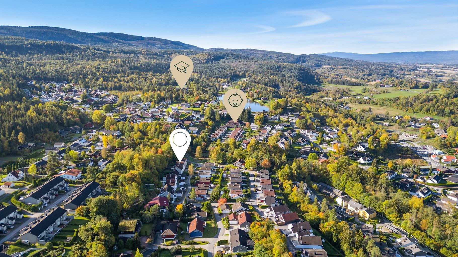 Eiendommen er beliggende i et rolig og barnevennlig boligstrøk i Åsen