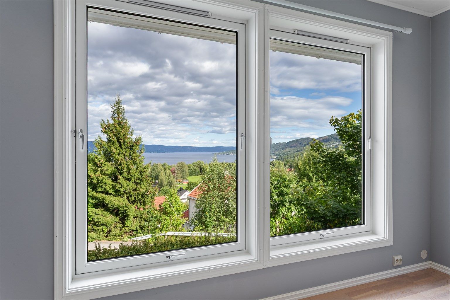 Flott utsikt over Drammensfjorden fra boligen