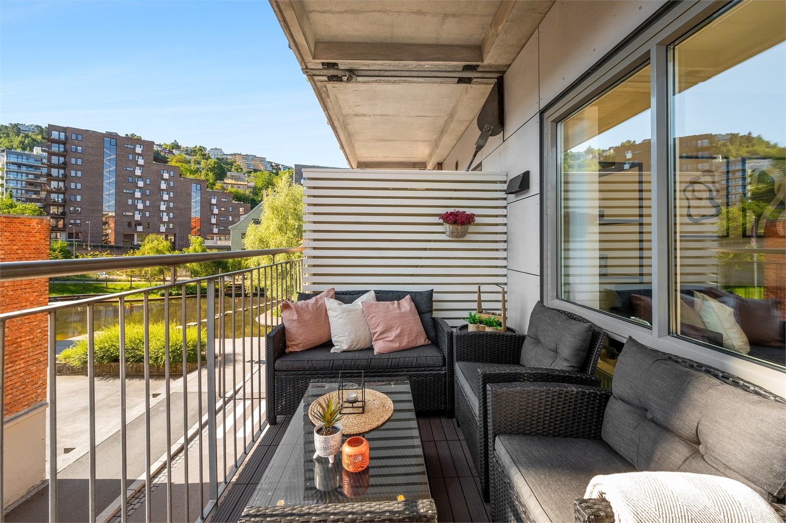 Herlig utsikt mot vannspeilet. 