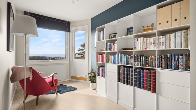 Et fleksibelt rom som enkelt kan tilpasses som hjemmekontor, TV-stue eller lekerom.