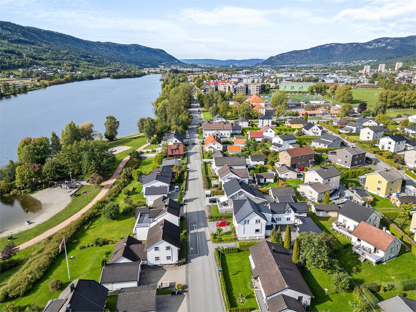 Gode bussforbindelser med holdeplass innen kort gangavstand.