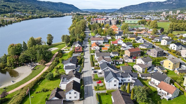 Gode bussforbindelser med holdeplass innen kort gangavstand.