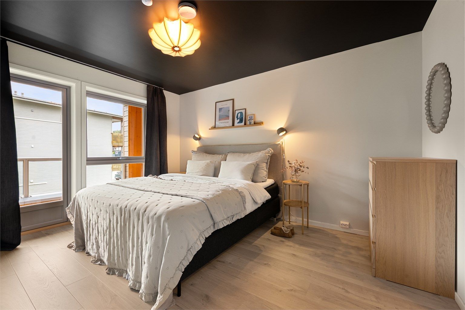 Hovedsoverommet har utgang til en vestvendt veranda på ca. 4 m².