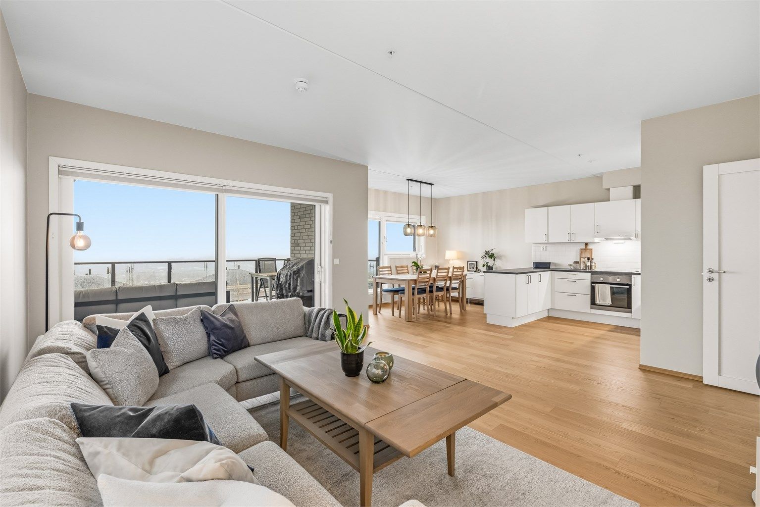 Eiendomsmegler Krogsveen v/Vegard Gran-Andersen ønsker velkommen til trivelige Trevaliglia 2