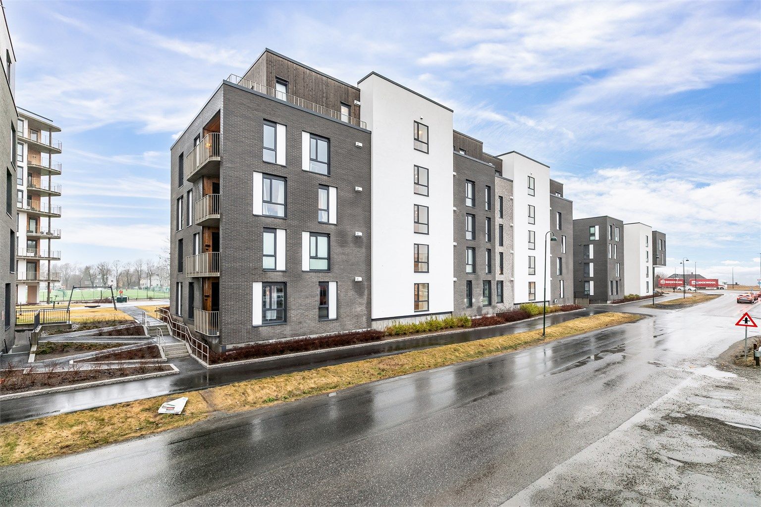 Leiligheten er i helhet orientert inn mot det store gårdsrommet, bort fra Rabekkgata.