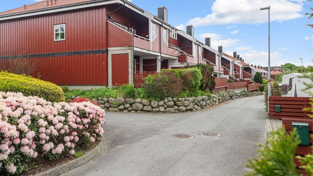 Her bor du med nærhet til både grøntområder og bydelens servicetilbud.
