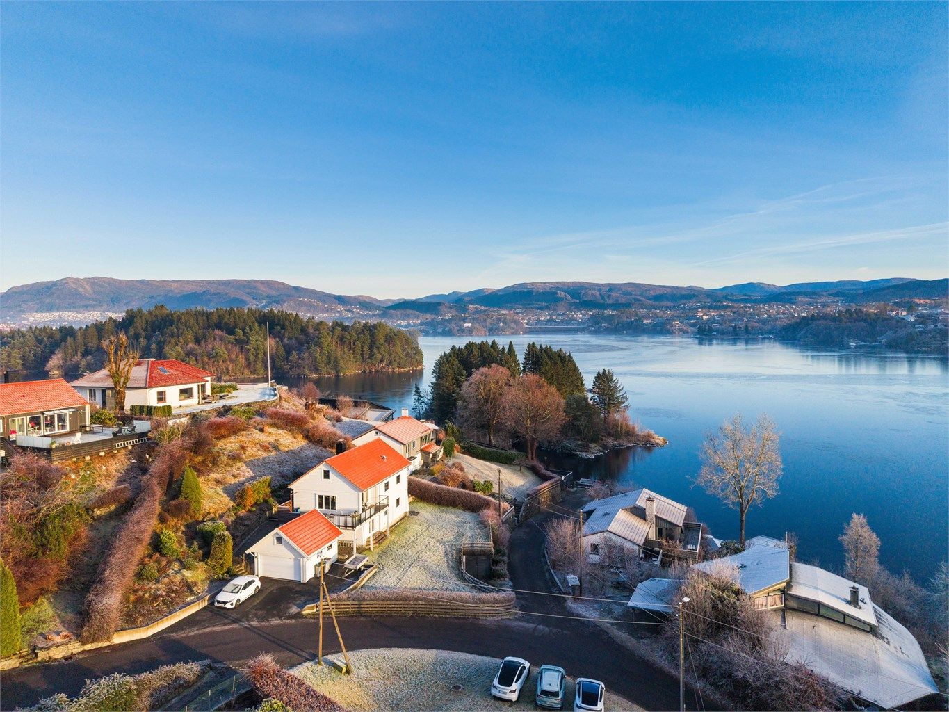 Pent beliggende eiendom ved foten av Nordåsvannet