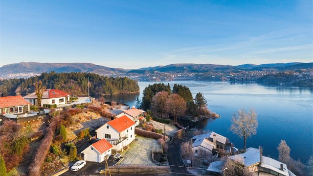 Pent beliggende eiendom ved foten av Nordåsvannet