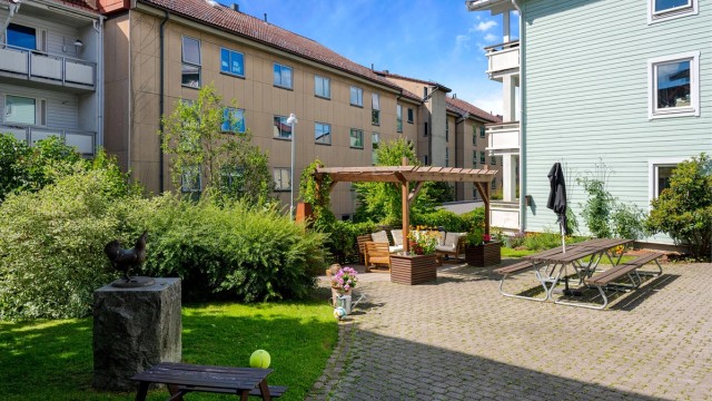 Borettslaget har et hyggelig og opparbeidet fellesareal for beboerne.