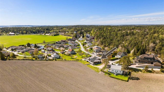 Et rikt antall turmuligheter venter like utenfor døren. Til byen tar det kun gode 10 min. å kjøre.