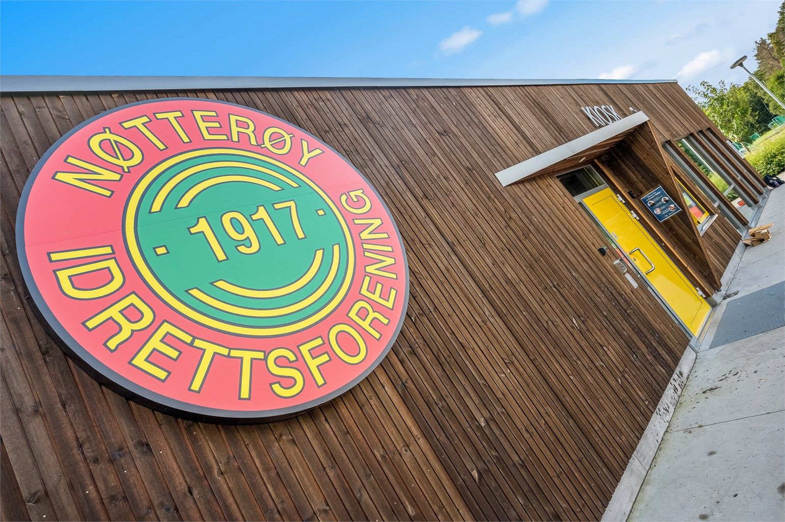 Nærmeste bussholdeplass er Dreggveien, kun 2 minutter fra boligen, med forbindelse til Tønsberg.