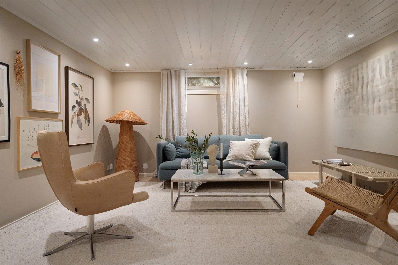 Parkett på gulvet og varmekabler under, ca. 2,01 meter takhøyde