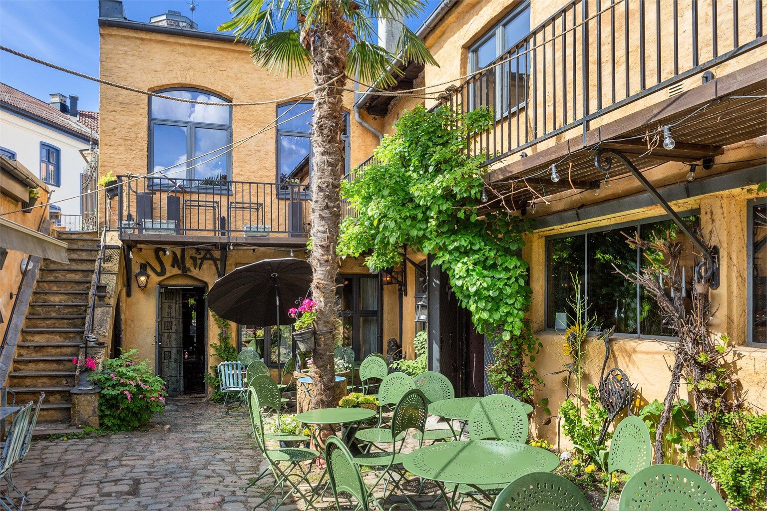Smia Galleri like i nærheten – restaurant i historiske omgivelser