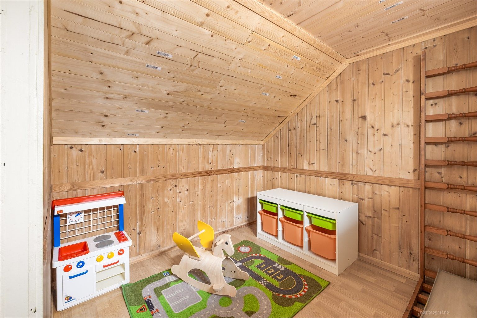 Enkelte rom i kjeller er innredet per dags dato - Ikke godkjent for varig opphold.