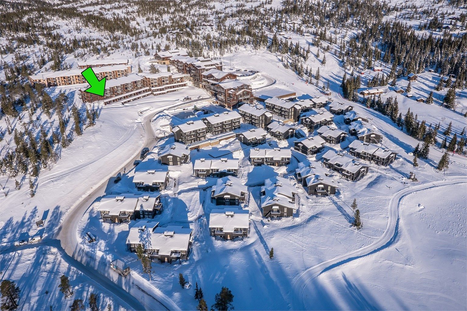 Velkommen til Norefjell Ski og Spa. Leil. 2315/2316 har attraktiv frontbeliggenhet med stor terrasse i enden av rekketun A. Enkel adkomst til terreng.