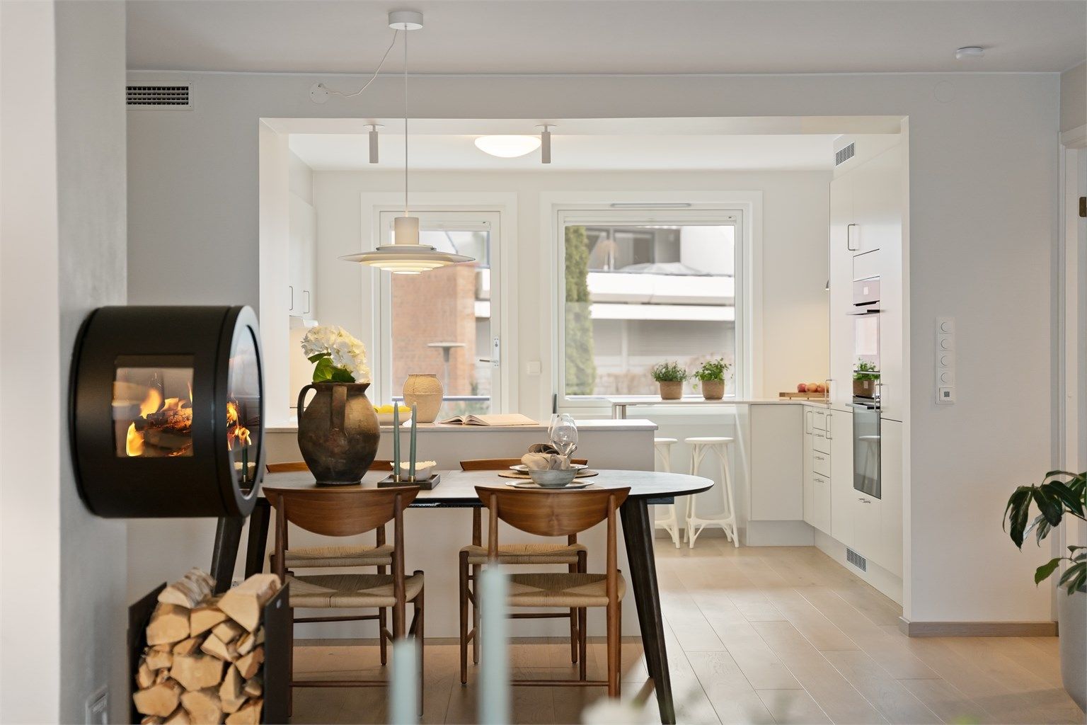 Leiligheten har en flott planløsning, og oppleves lys og luftig